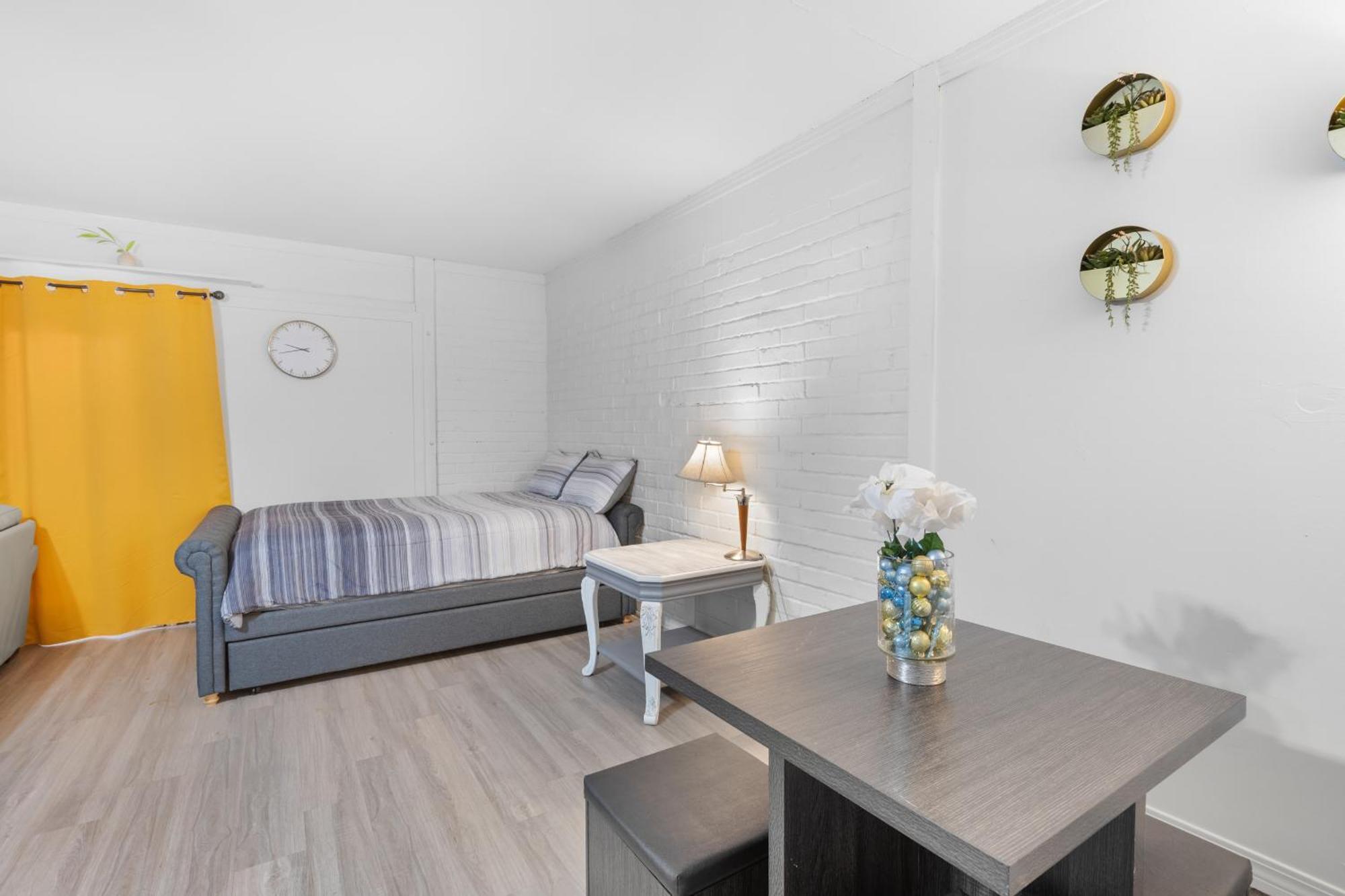 Pet Friendly Large Studio With Free Wi-Fi In Great Location! Orange Park Kültér fotó