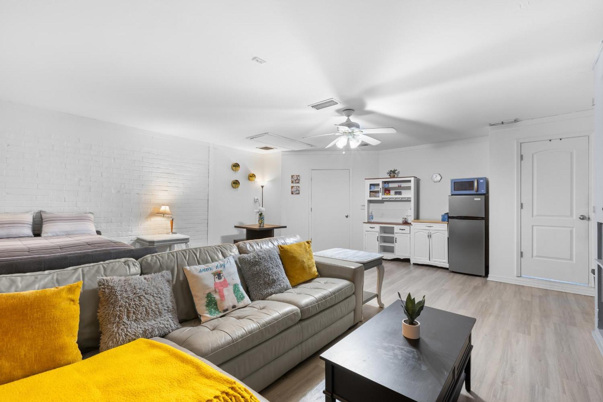 Pet Friendly Large Studio With Free Wi-Fi In Great Location! Orange Park Kültér fotó